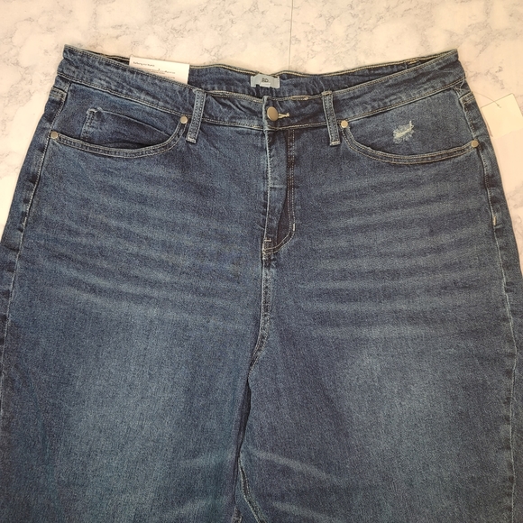 BP High Rise Mom Jean Dark Wash Distressed 18 - Picture 3 of 12